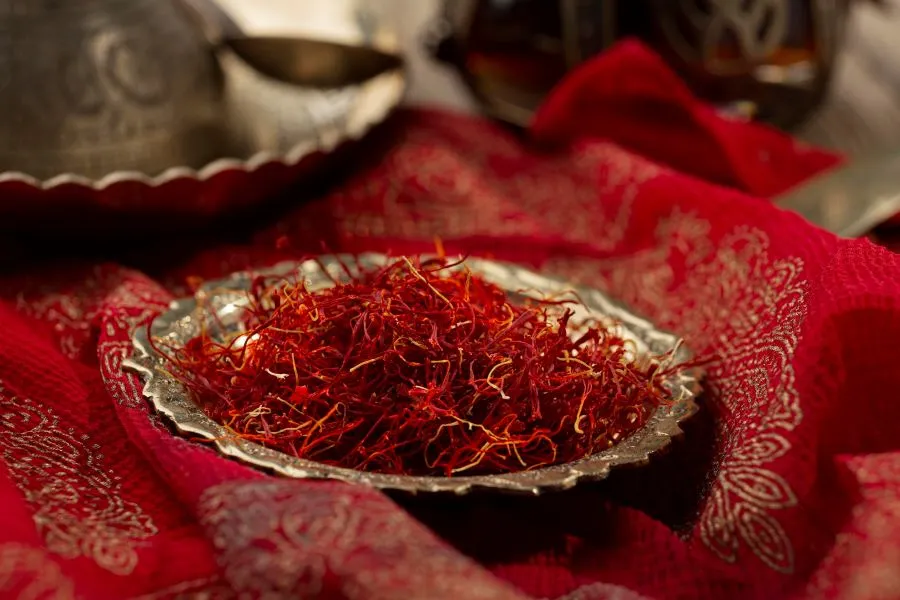 راهنمای خرید زعفران شبه نگین + قیمت عالی